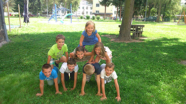 Kinder als begeisterte Teilnehmer des Sommerkindergartens